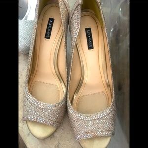 Alex and Marie open toe sparkly champagne heels7.5